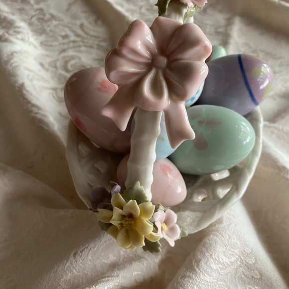 CERAMIC EASTER EGG BASKET MUSIC BOX - Picture 7 of 10